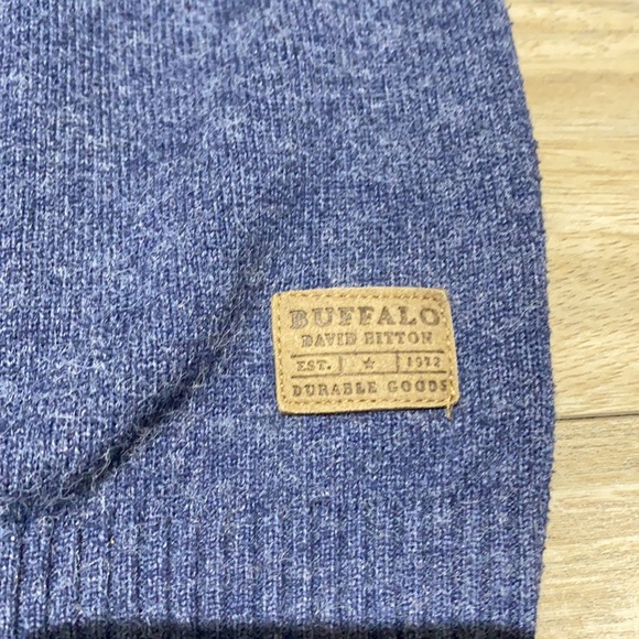 Buffalo sweater. - Picture 2 of 8